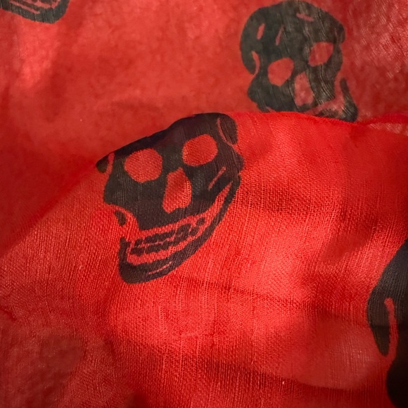 Classic Alexander McQueen Skull Silk Scarf - Picture 5 of 7